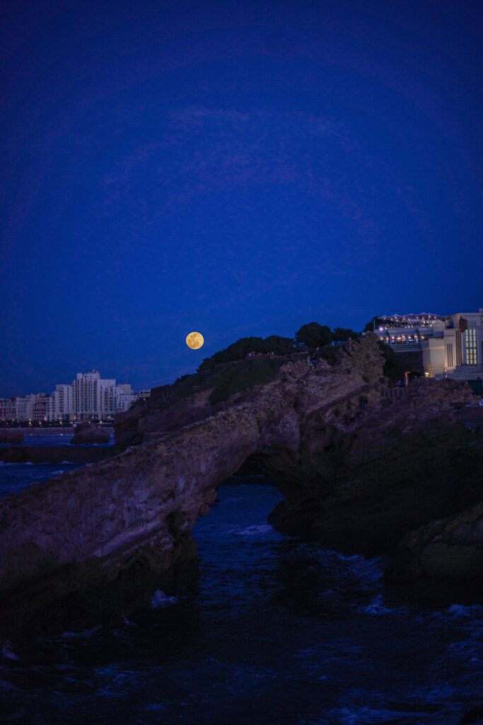 blue-bleu-nuit-fullmoon-lune-biarritz-20x30