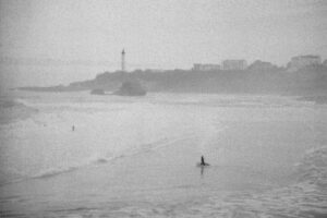 phare-surf-ocean-vintage-biarritz-paysbasque-noirblanc-argentique-30x20