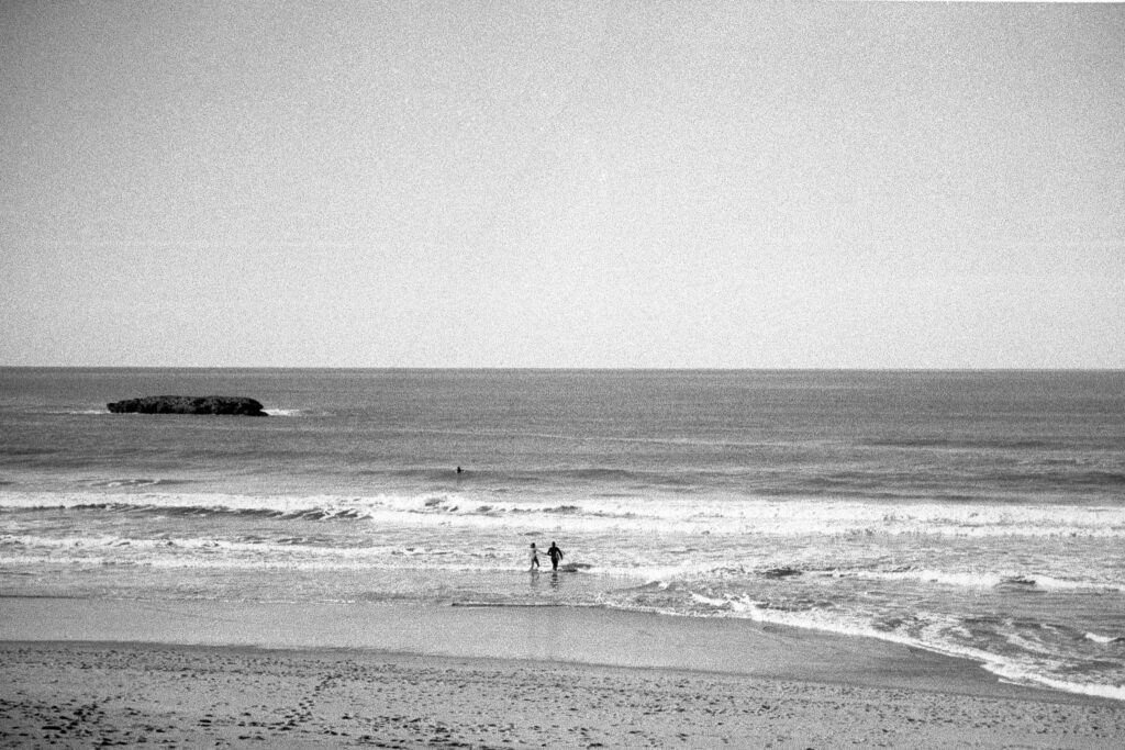 vagues-ocean-vintage-biarritz-paysbasque-noirblanc-argentique-30x20-1
