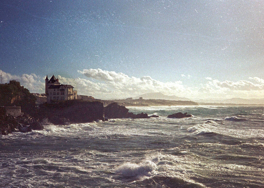 villa-biarritz-film-analog-grain